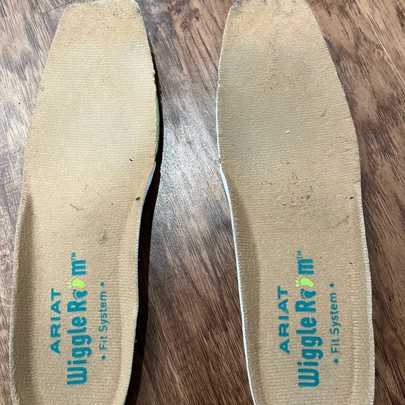 Kids Ariat size 2 cowgirl cowboyy boots - Picture 11 of 11